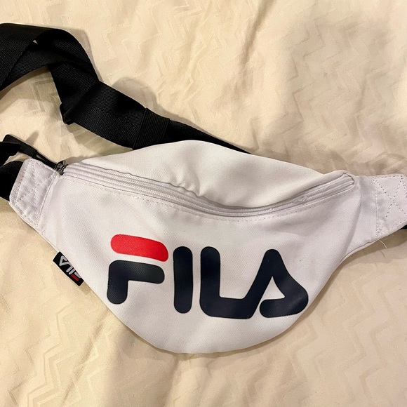 FILA FANNY PACK IN WHITE - Picture 3 of 7